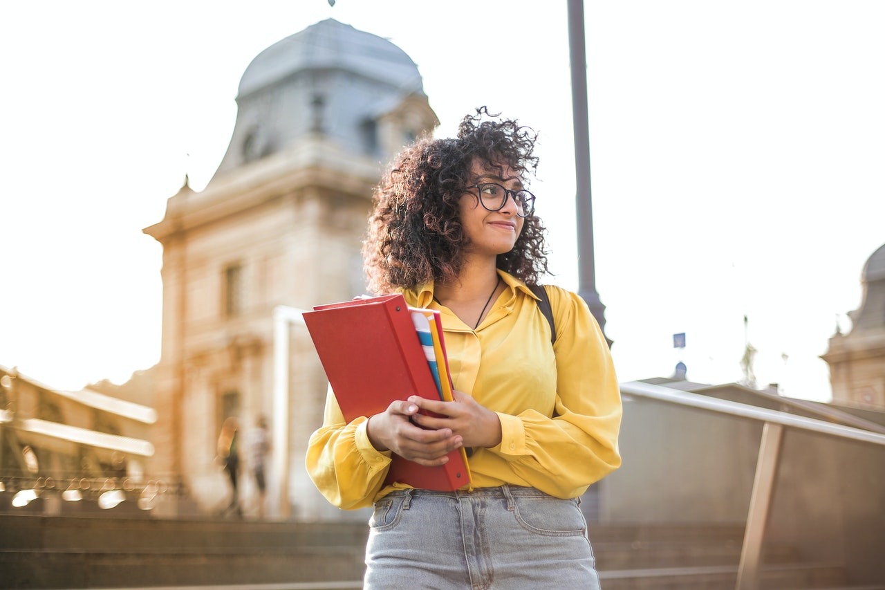 Rendas Extras para Estudantes: Conciliando Estudo e Ganho